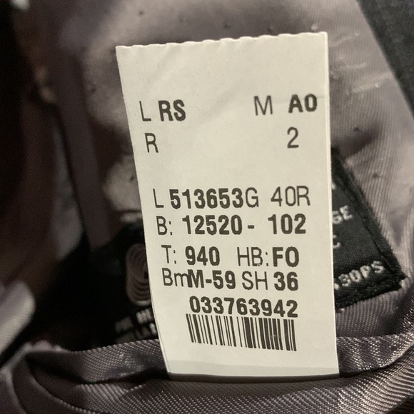 Calvin Klein men’s gray pinstriped suit, blazer, and pants 100% Wool 40R - Picture 15 of 15